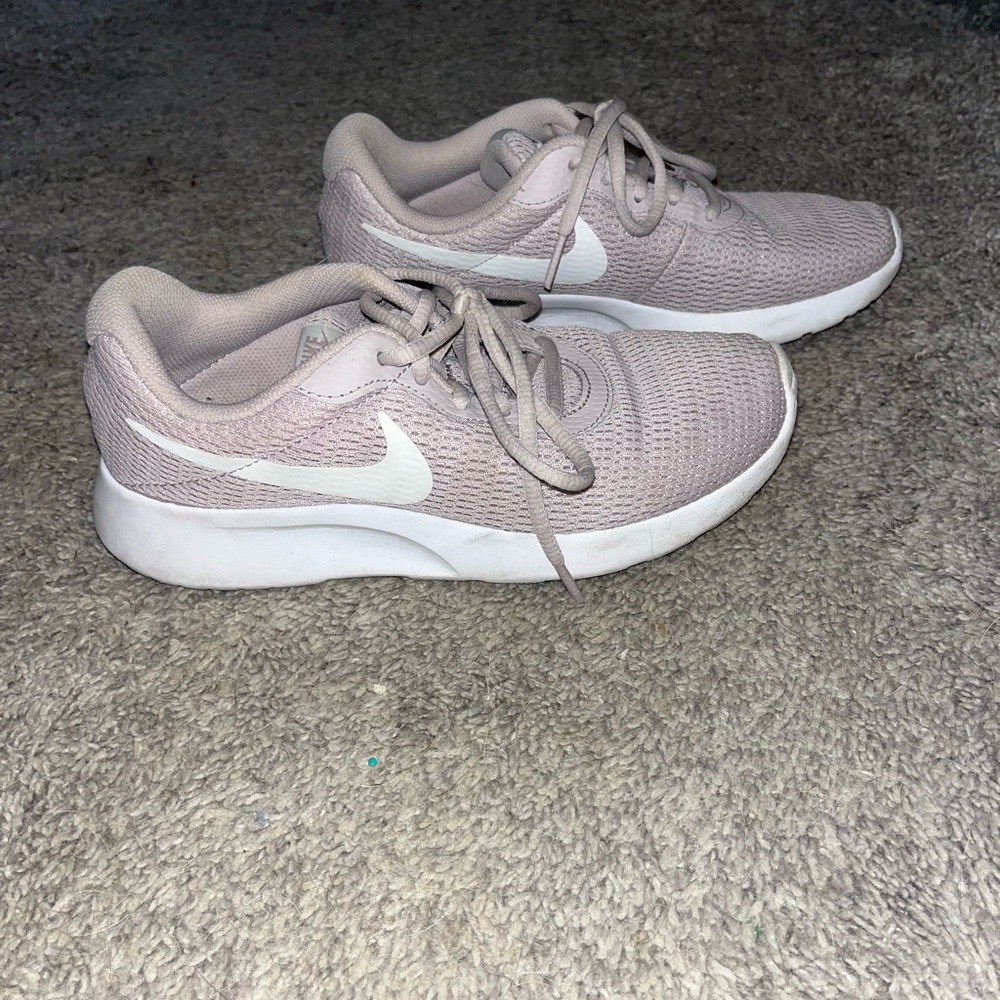 Nike tennis shoes